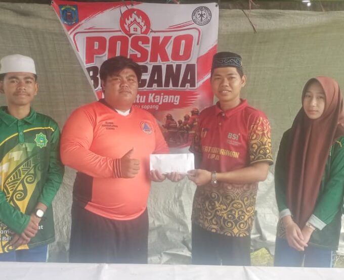 Salurkan Infaq untuk Korban Kebakaran di RT 025 Batu Kajang